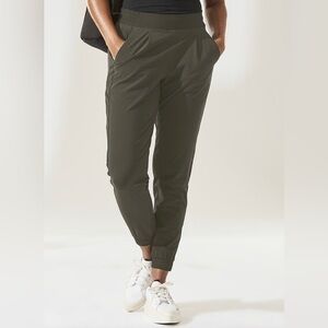 Athleta Textured Brooklyn Jogger Mountain Olive size 6 Tall zipper pockets